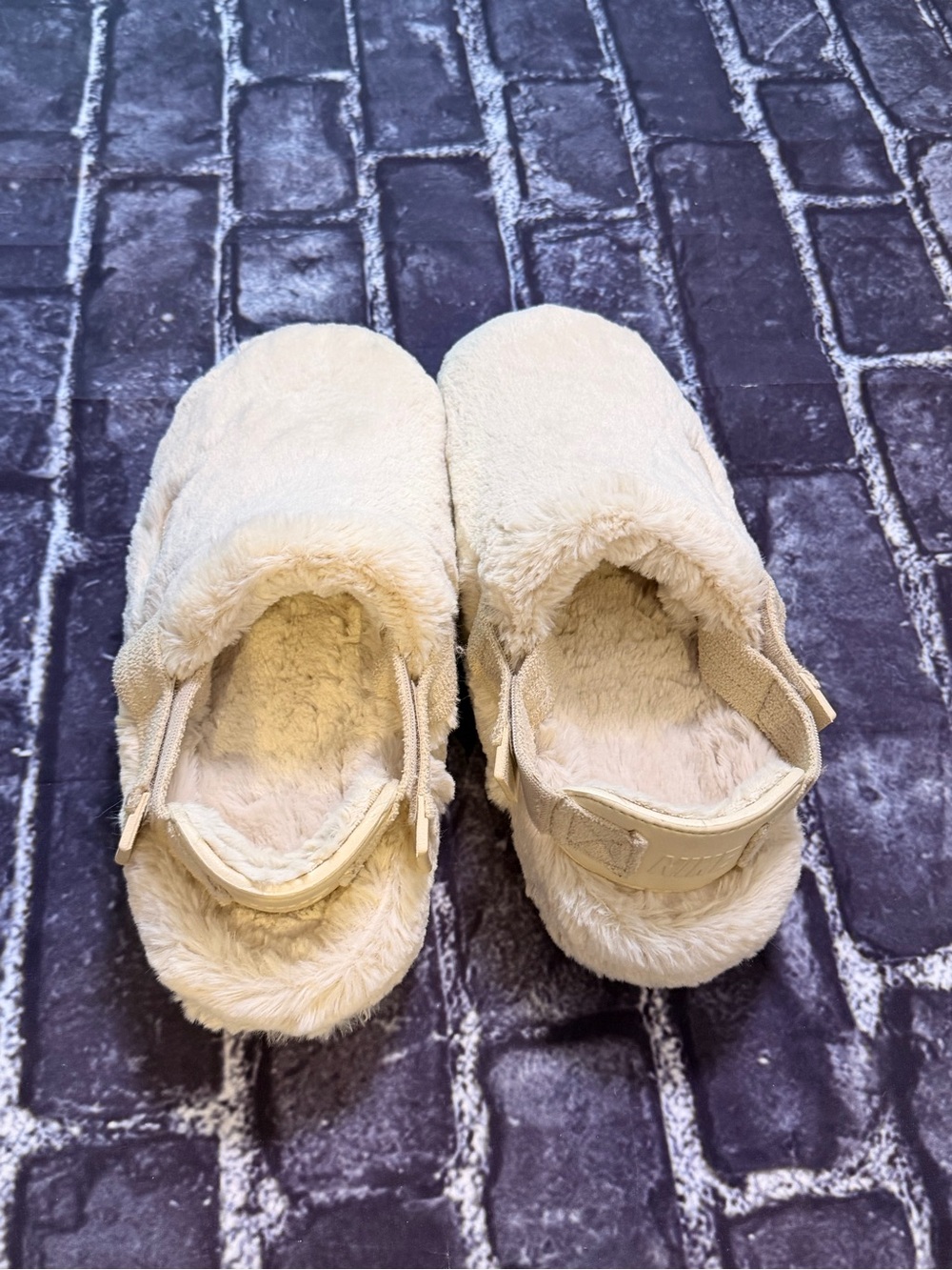 Nike Plush Slip-On Mule Slides in Cream - Picture 4 of 8